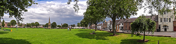 Denholm Green and Leyden Monument